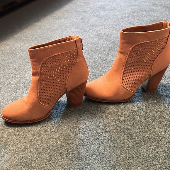 DONATED Tan Booties - Picture 4 of 7